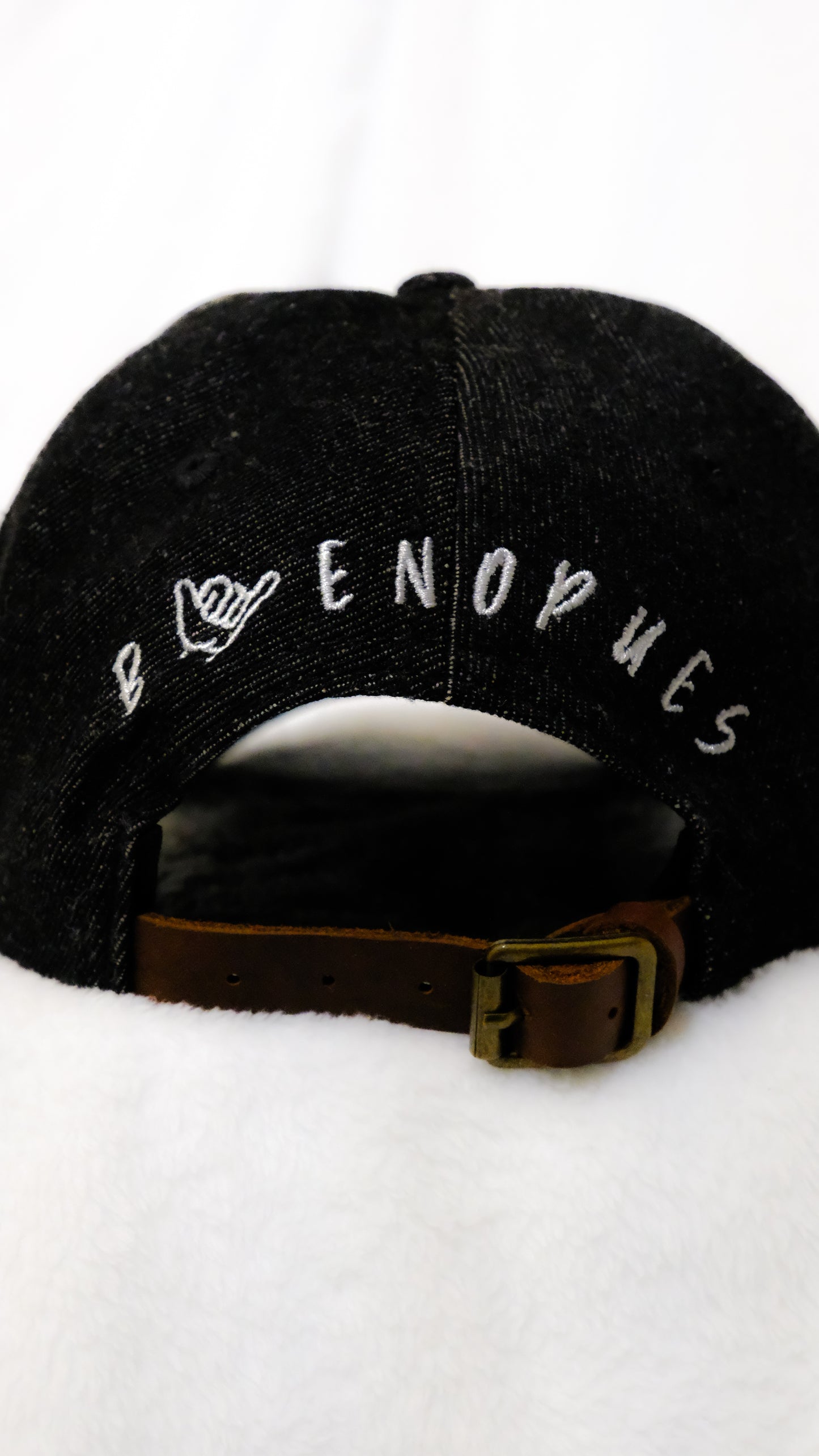 Leather-buckle strap hat- Classic meets modern